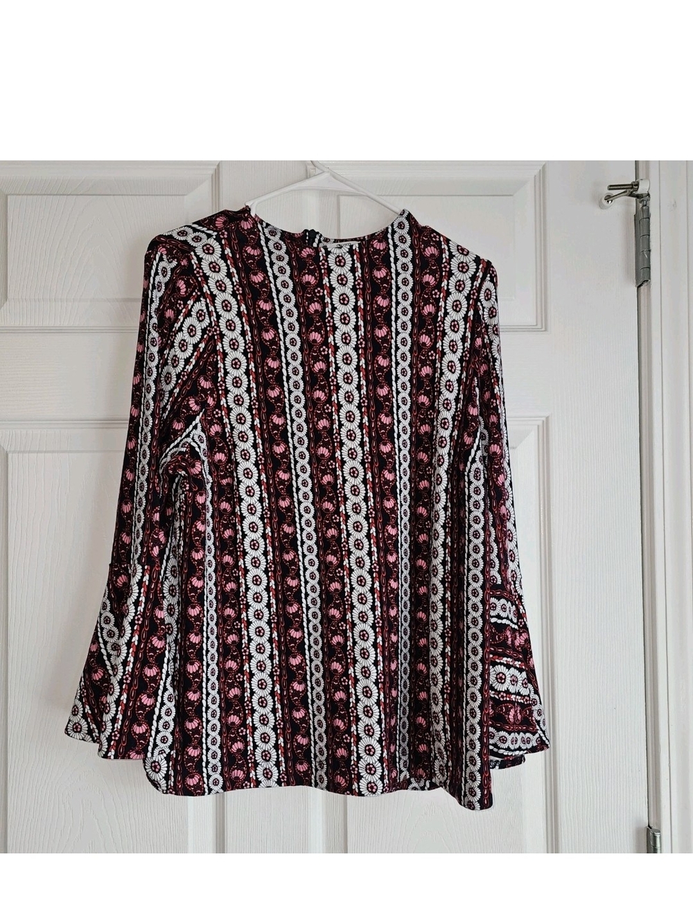 Crown & Ivy Bell Sleeve Top Blouse Womens XL Black Red Floral Tunic Retro Boho